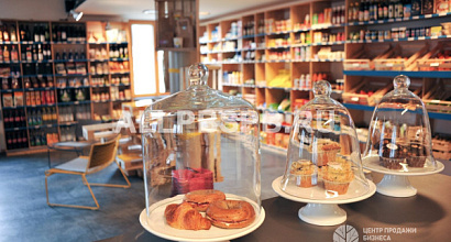 Кафе в окружении плотных жилых застроек