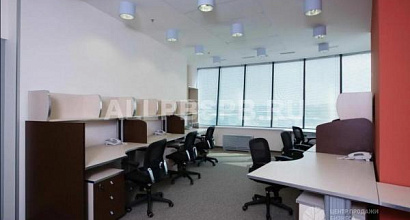 Торговое помещение на пересечении улиц