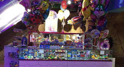 Торговая точка с сувенирами и подарками