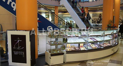 Аренда:  Сдается половина торговой площади в трц Филион