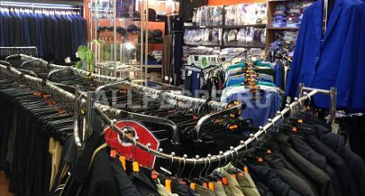 Два магазина мужской одежды в Кировском районе.