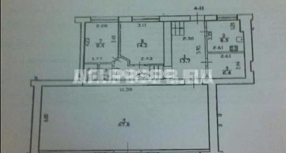 Помещение на первом этаже с витринными окнами