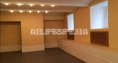 Торговое помещение с офисом и оборудованием